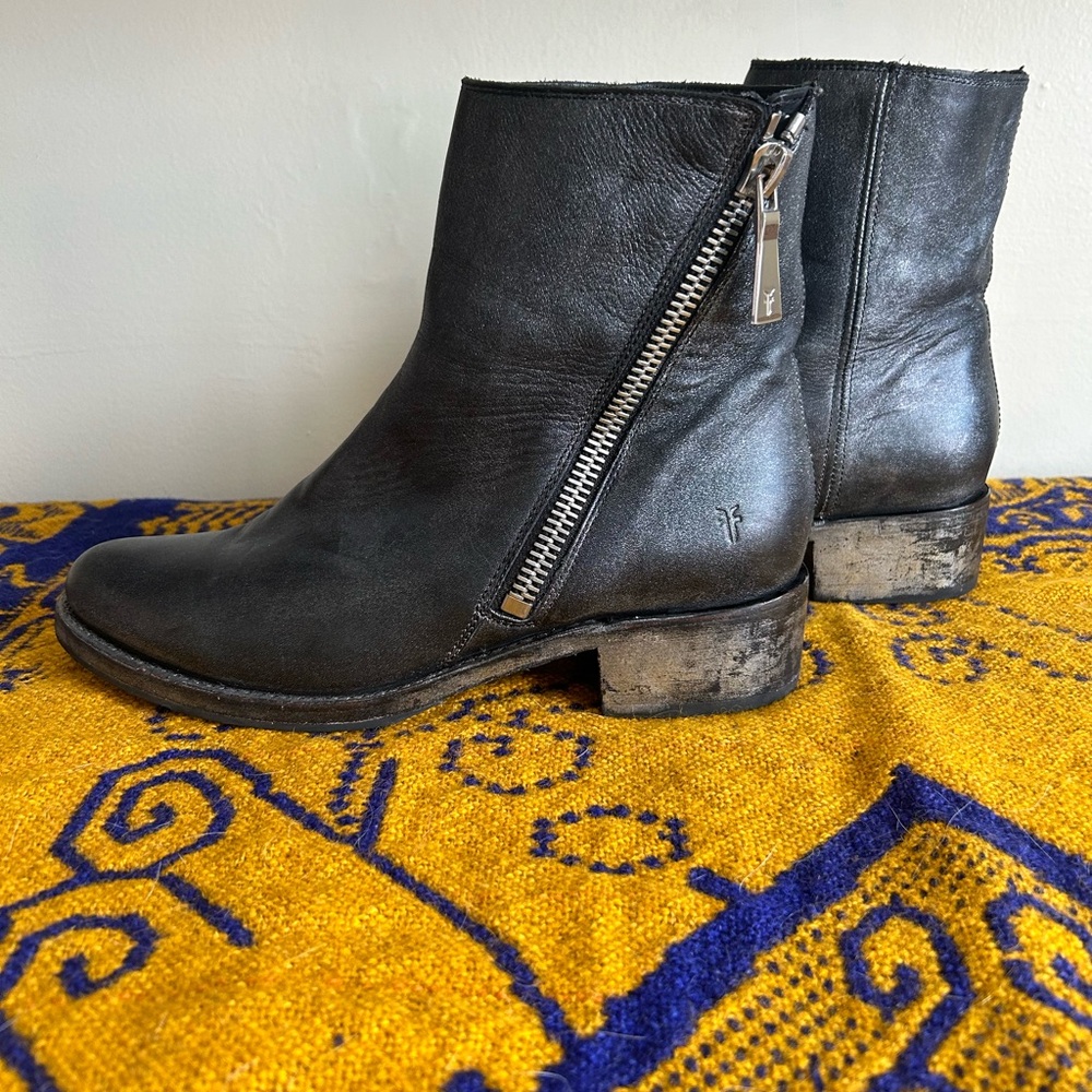 Frye Demi Zip Boots sz. 10